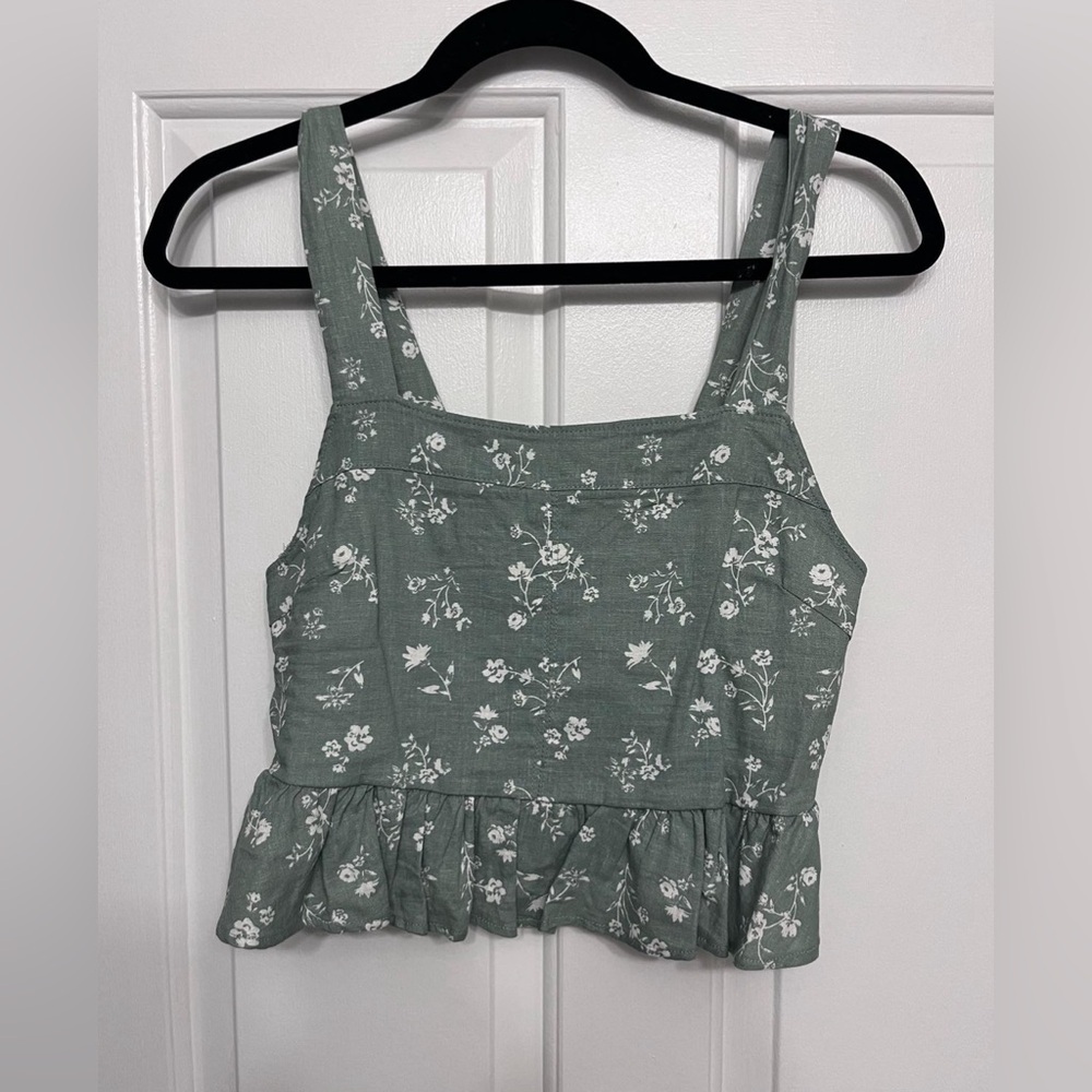LA Hearts NWT blue floral top